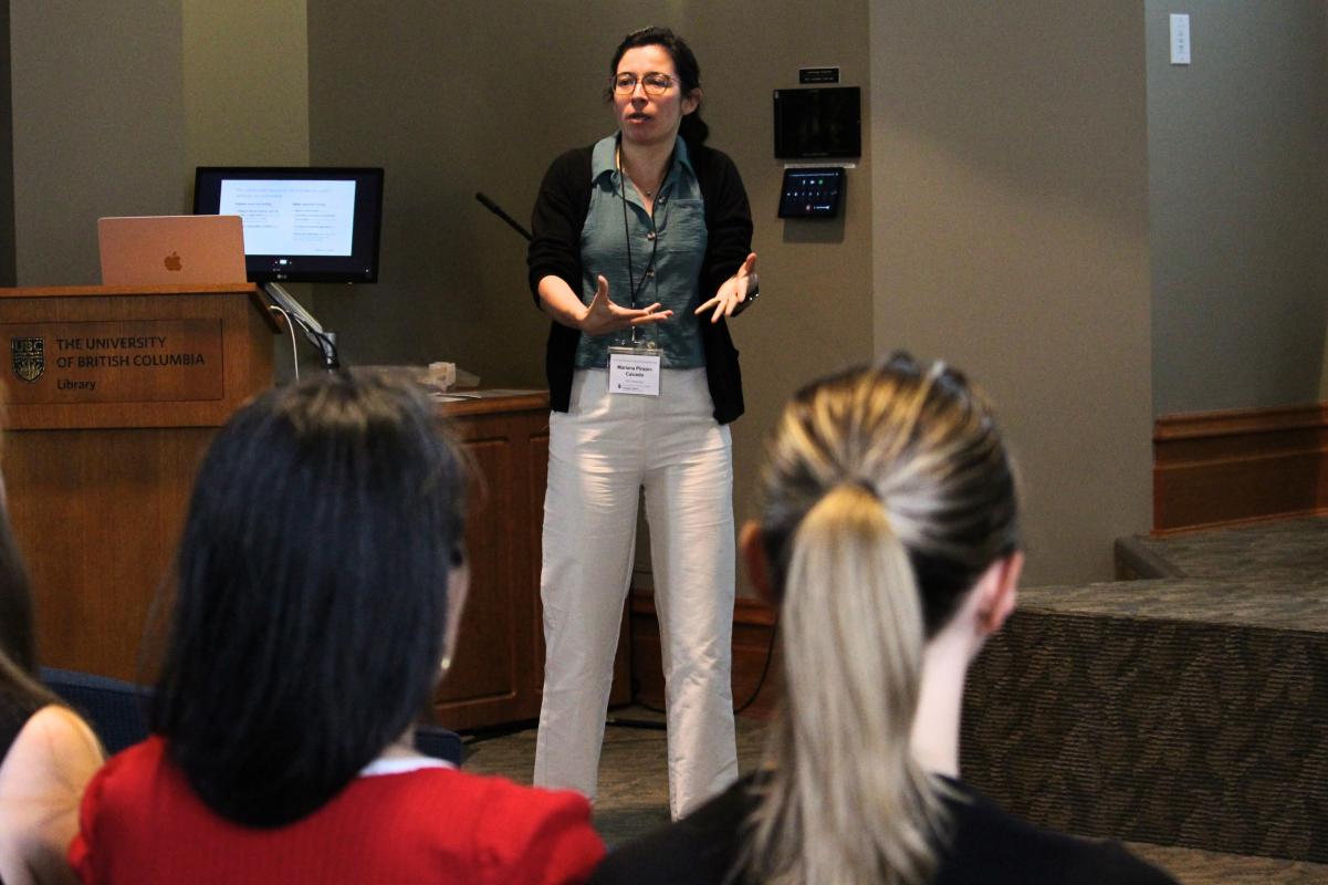 Mariana Pinzon-Caicedo presenting at LangSci Graduate and Postdoc Students Research Day 24'